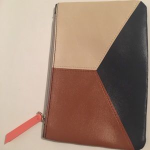 Ipsy November 2020 Glam Bag make-up zipper bag